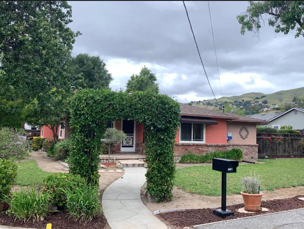 4001 Golf Dr. DR