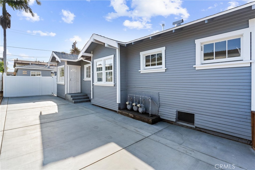 765 Loma Avenue