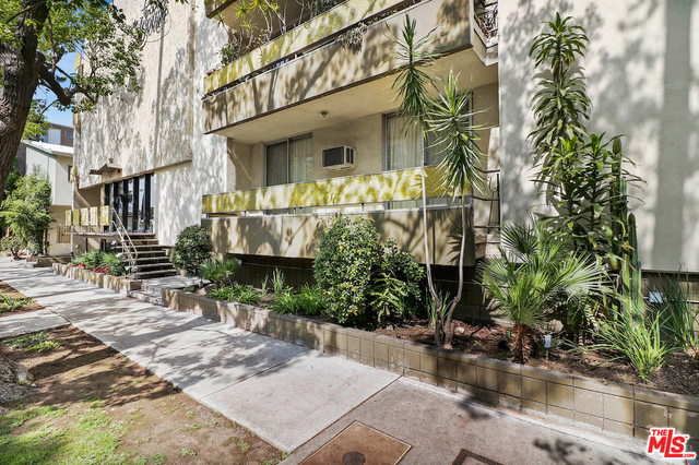 "Essex House on Gramercy" Original mid-century condo features lots of light. Front unit with generous balcony. Fixer with great potential in this 2 bedroom/ 2 bath unit. Floor to ceiling windows. Adjacent to Windsor Square. Seller selects services. Easy to show