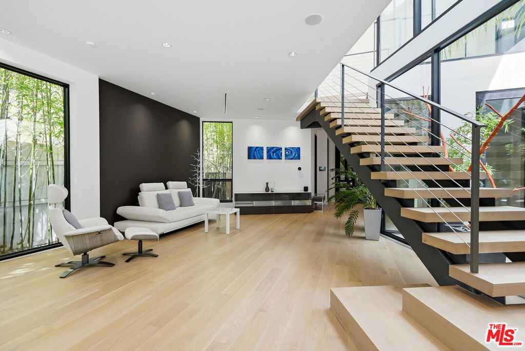6610 Maryland Drive
