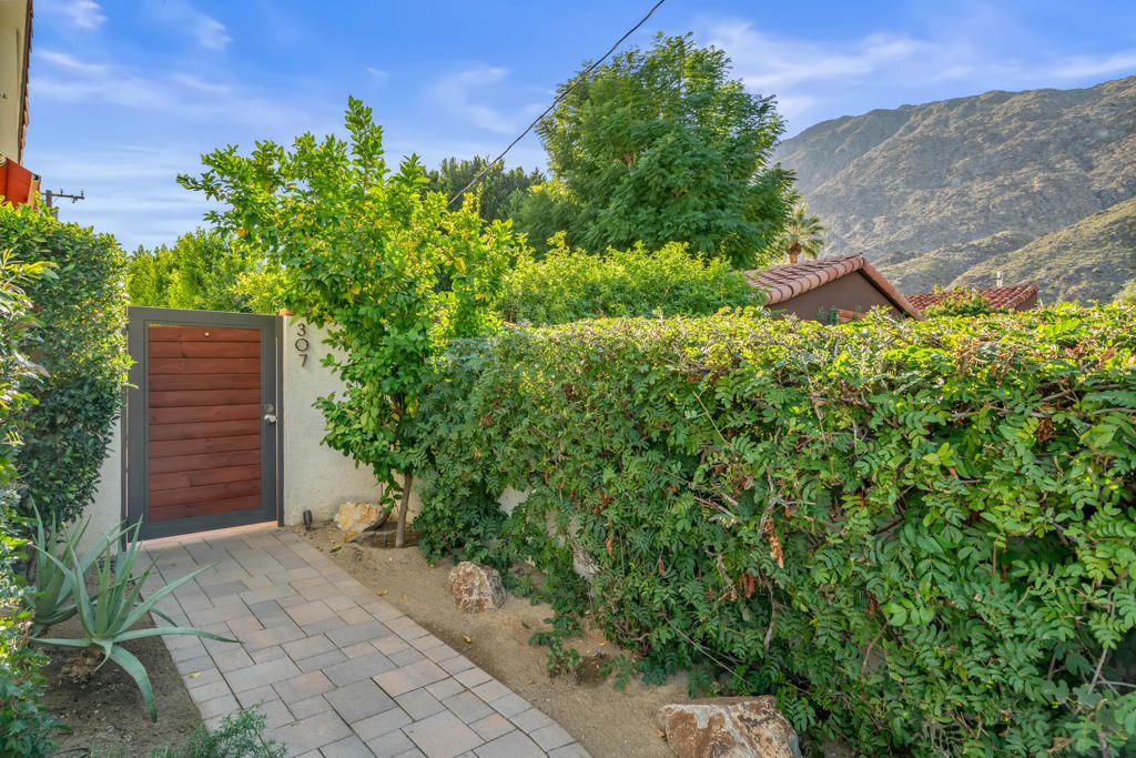 Photo of 307 W Arenas Road, Palm Springs, CA 92262 (MLS # 219140426DA)