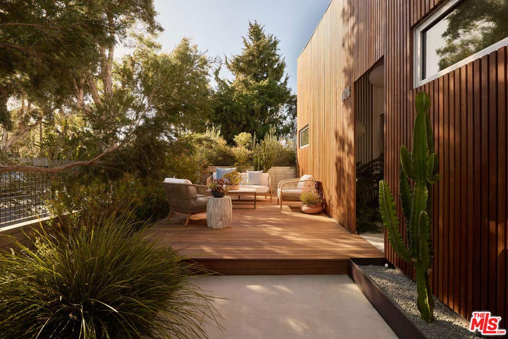 Photo of 1028 Pleasantview Avenue, Los Angeles, CA 90291 (MLS # 26860123)