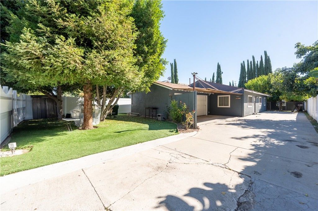 Photo of 16038 Hartland Street, Van Nuys, CA 91406 (MLS # SR25258673)