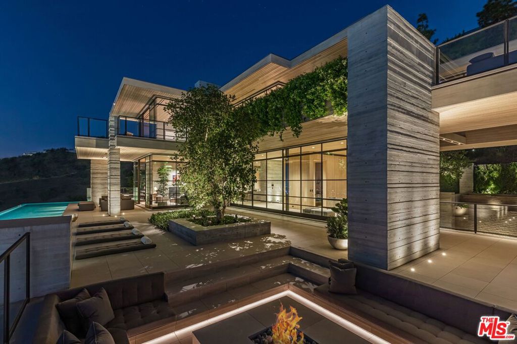 Properties 4 7661 Curson Terrace