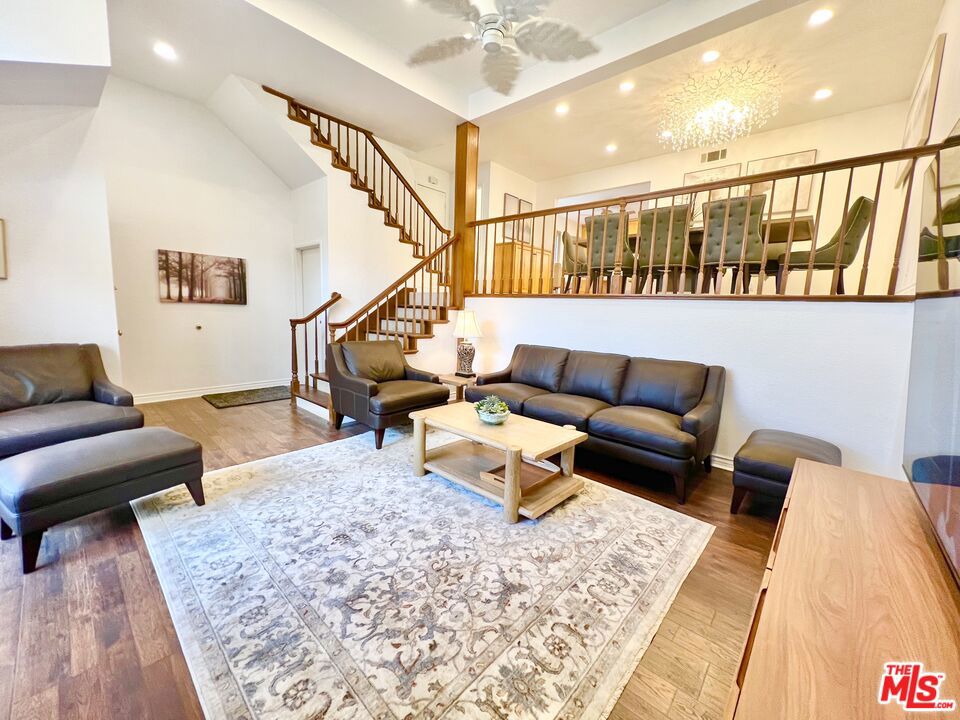 7825 Seaglen Drive