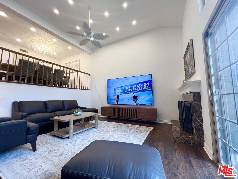 7825 Seaglen Drive