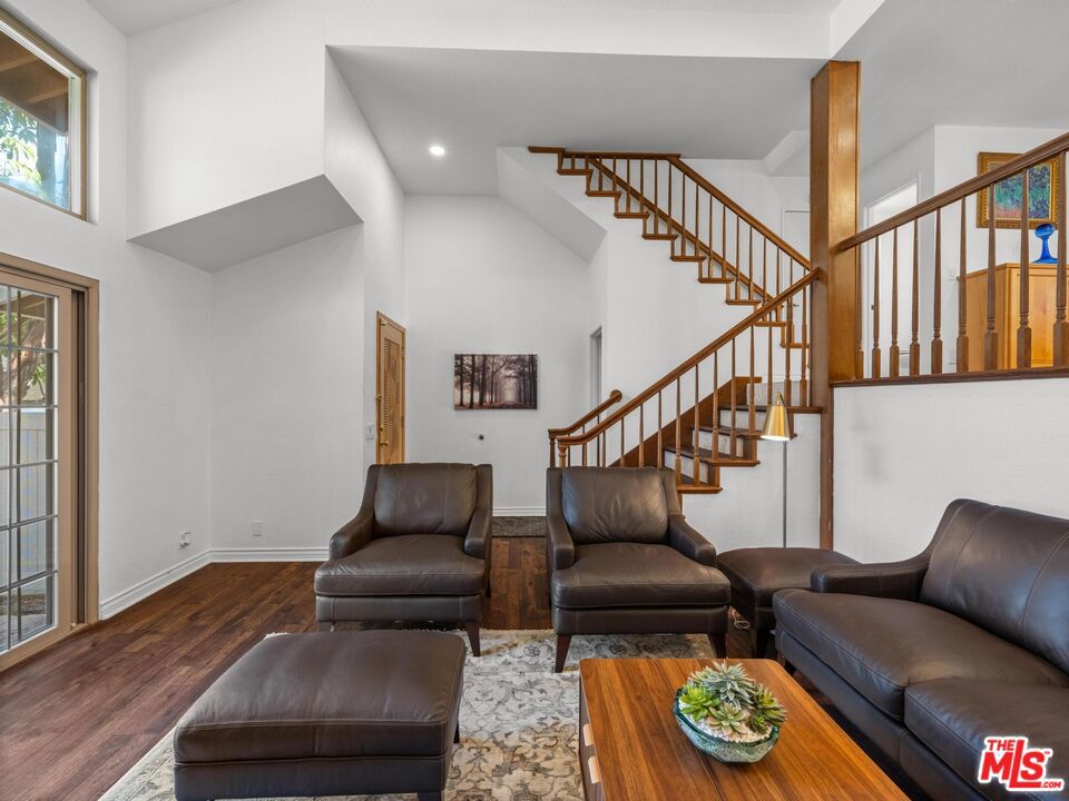 7825 Seaglen Drive