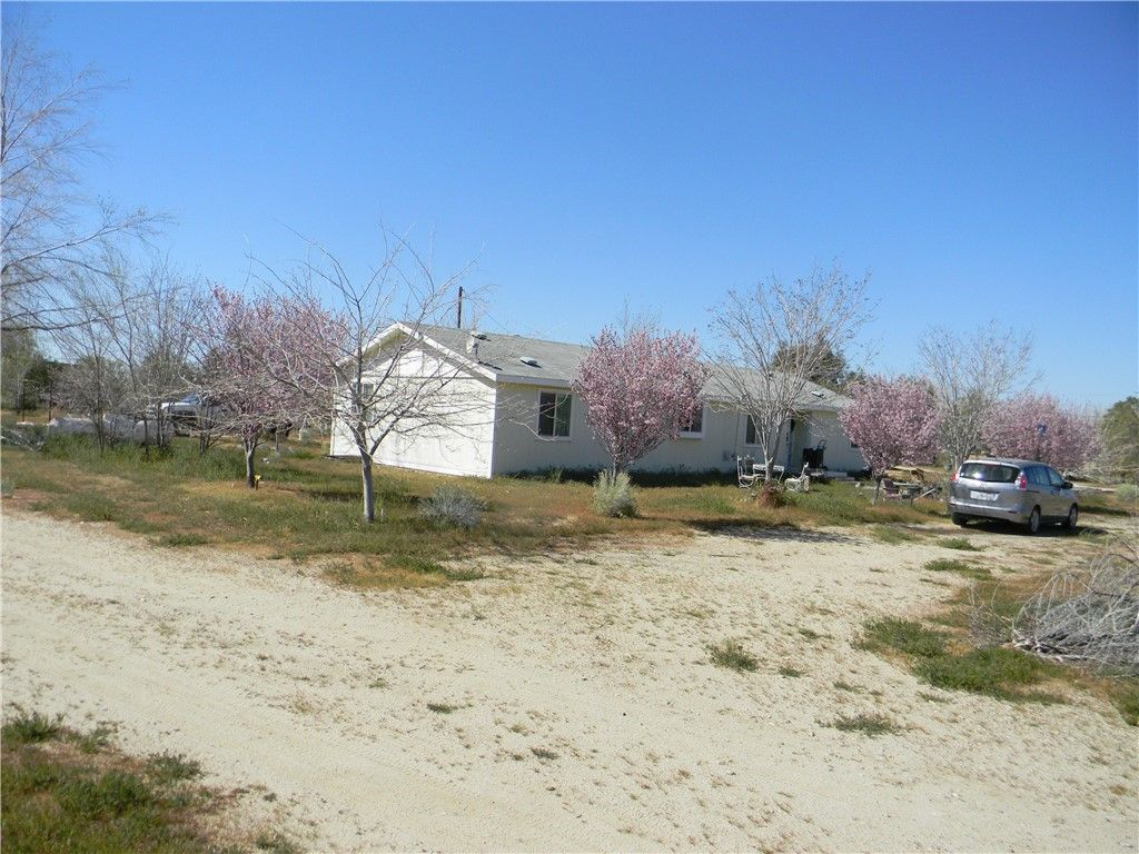 Photo of 16846 E Avenue T, Llano, CA 93544 (MLS # SR26054905)