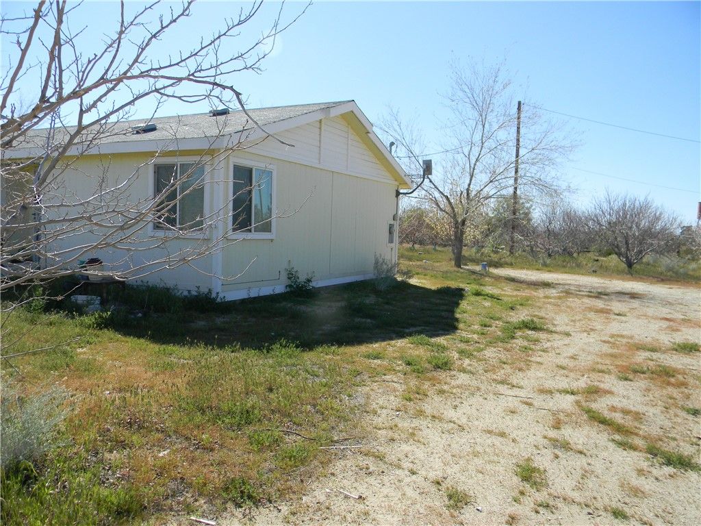 Photo of 16846 E Avenue T, Llano, CA 93544 (MLS # SR26054905)
