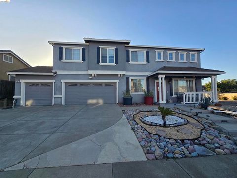 Photo of 6 Bridlewood Ct CT, Pittsburg, CA 94565 (MLS # 41137153)