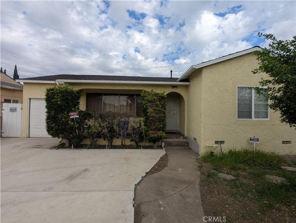 Photo of 10422 Cayuga, Pacoima, CA 91331 (MLS # SR25260613)