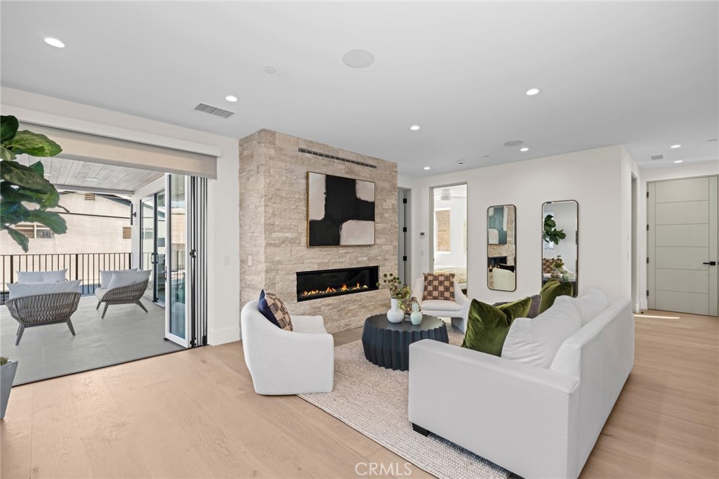 611 1/2 Marguerite B, Corona Del Mar CA 92625 - Photo 1