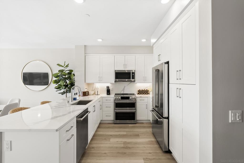 1105 S Cleveland 206