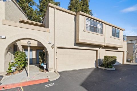 Photo of 5311 Port Sailwood Dr, Newark, CA 94560 (MLS # 41118939)