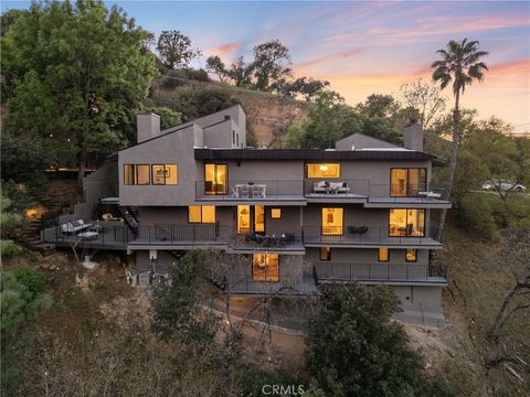 3250 Coldwater Canyon Avenue Studio City CA 91604