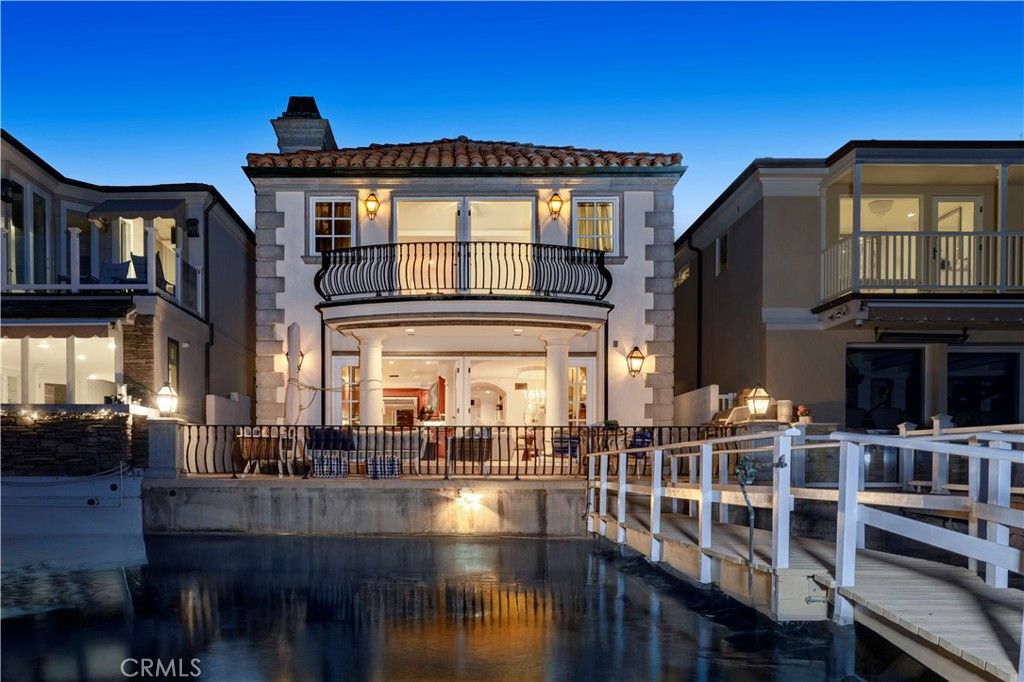 Photo of 339 Via Lido Soud, Newport Beach, CA 92663 (MLS # NP25267911)