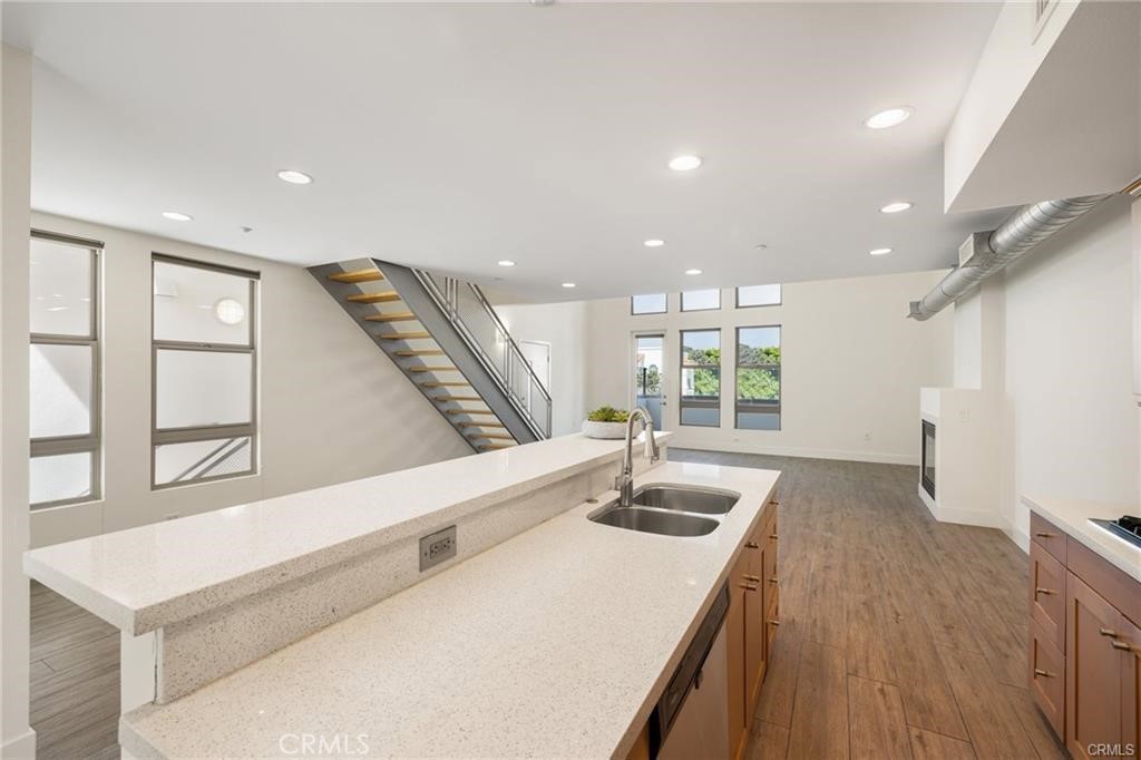 576 S Brea Boulevard
