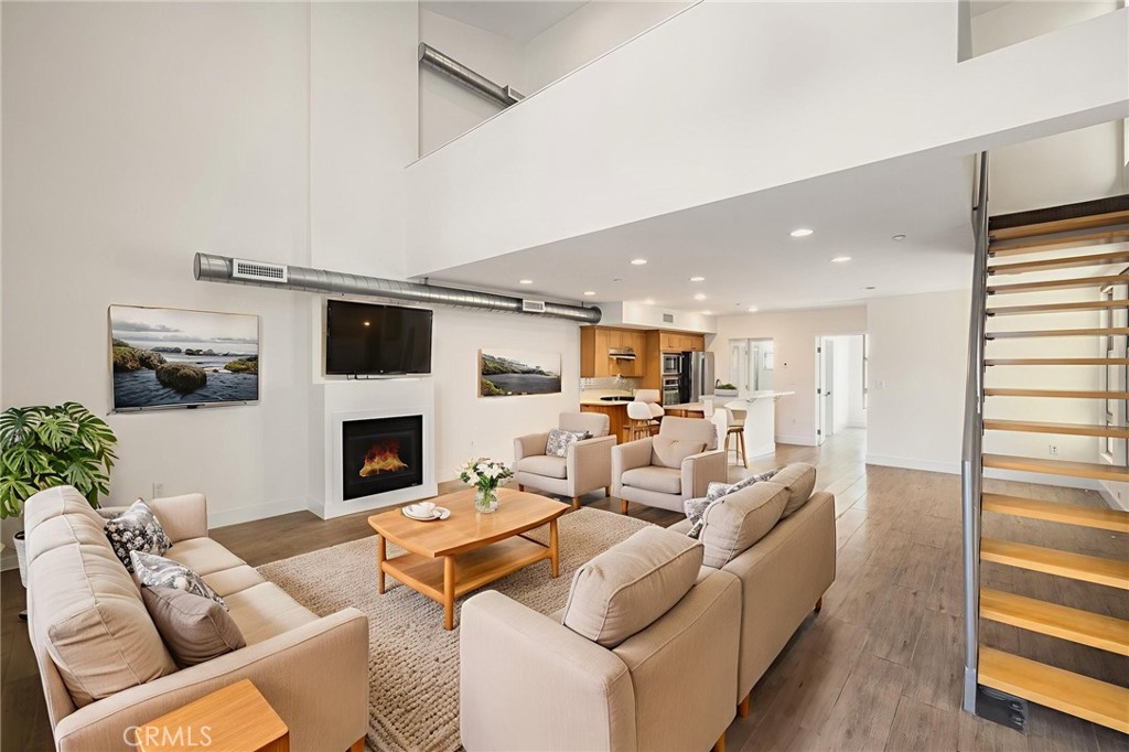 576 S Brea Boulevard