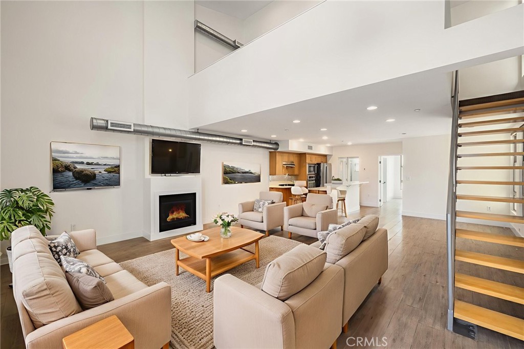 576 S Brea Boulevard