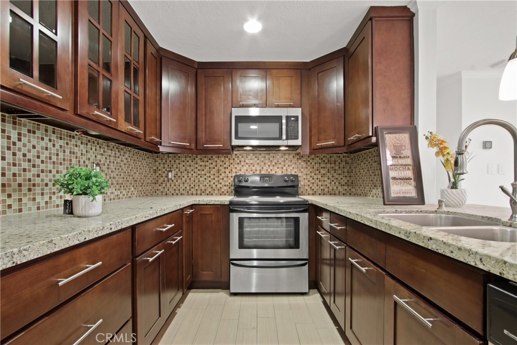 121 S Hope Street 318