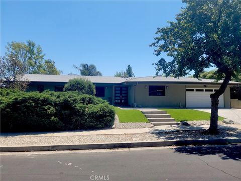 Photo of 5760 Ostin Avenue, Woodland Hills, CA 91367 (MLS # SR25184753)