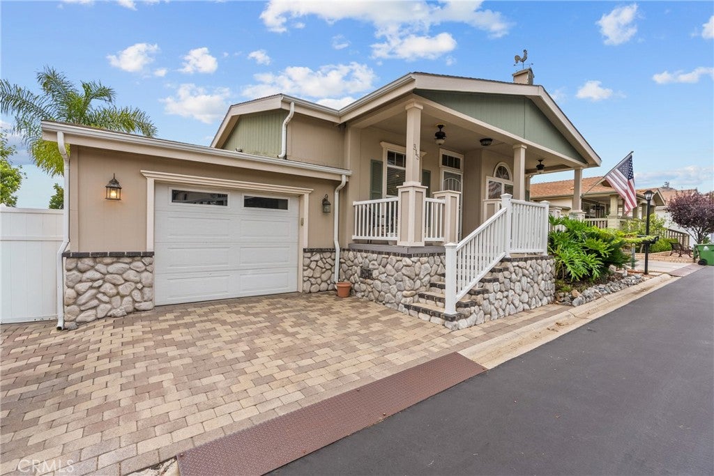 15455 Glenoaks Boulevard 315