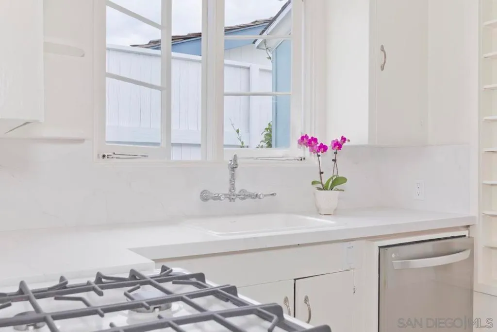 La Jolla, California 92037, United States, 3 Bedrooms Bedrooms, ,3 BathroomsBathrooms,Residential,Active,182894