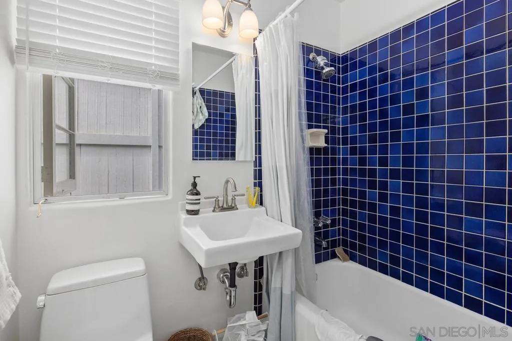 La Jolla, California 92037, United States, 3 Bedrooms Bedrooms, ,3 BathroomsBathrooms,Residential,Active,182894