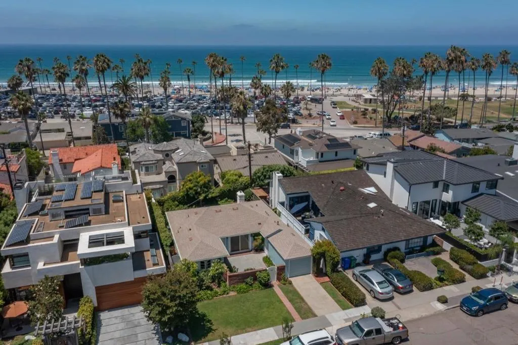 La Jolla, California 92037, United States, 3 Bedrooms Bedrooms, ,3 BathroomsBathrooms,Residential,Active,182894