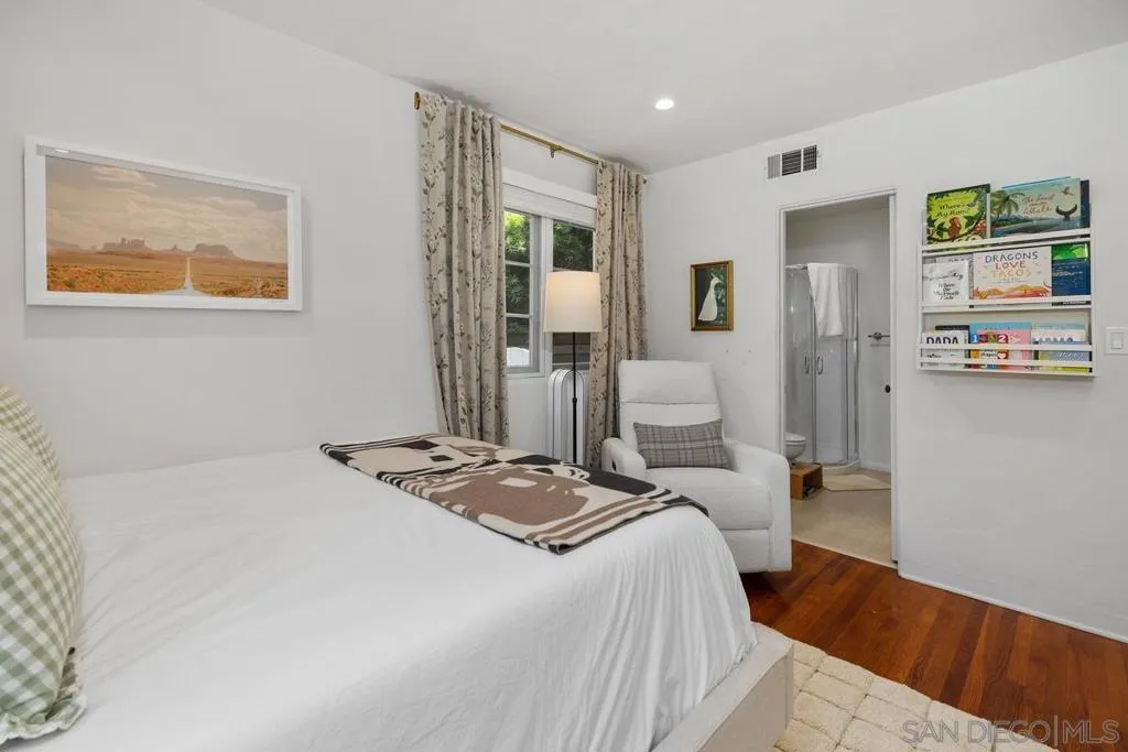 La Jolla, California 92037, United States, 3 Bedrooms Bedrooms, ,3 BathroomsBathrooms,Residential,Active,182894