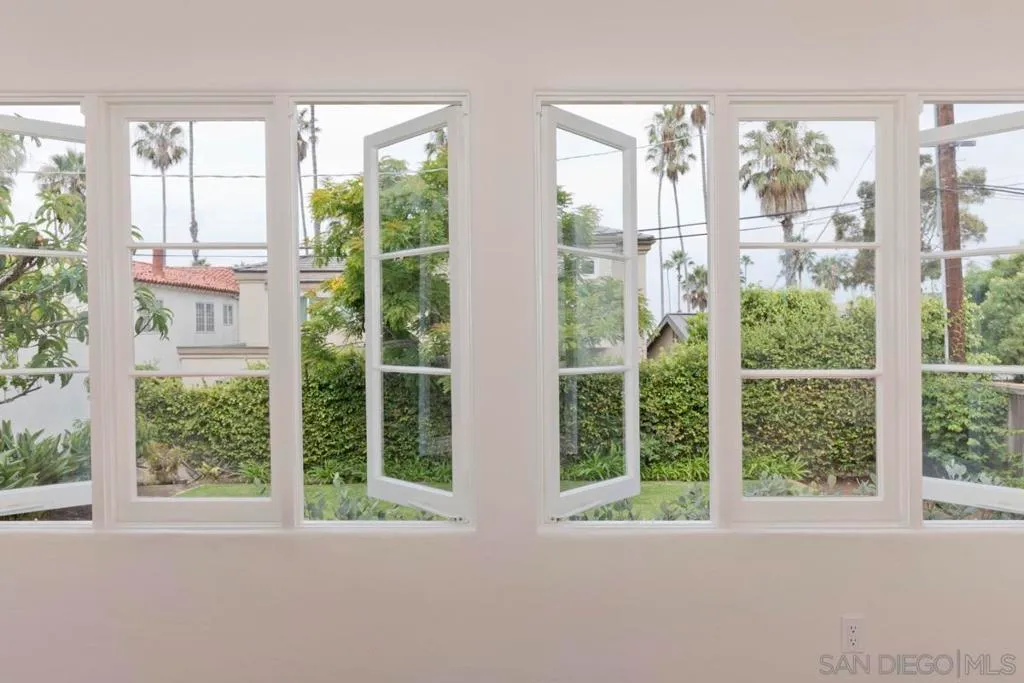 La Jolla, California 92037, United States, 3 Bedrooms Bedrooms, ,3 BathroomsBathrooms,Residential,Active,182894