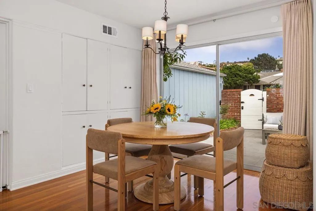 La Jolla, California 92037, United States, 3 Bedrooms Bedrooms, ,3 BathroomsBathrooms,Residential,Active,182894