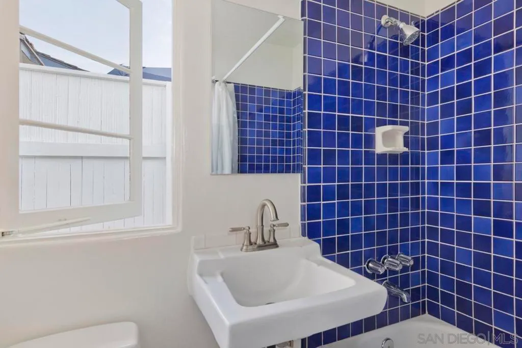 La Jolla, California 92037, United States, 3 Bedrooms Bedrooms, ,3 BathroomsBathrooms,Residential,Active,182894