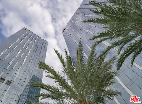 Photo of 877 Francisco Street #607, Los Angeles, CA 90017 (MLS # 26906035)