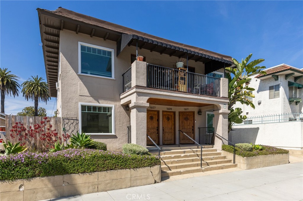 1605 e. Broadway