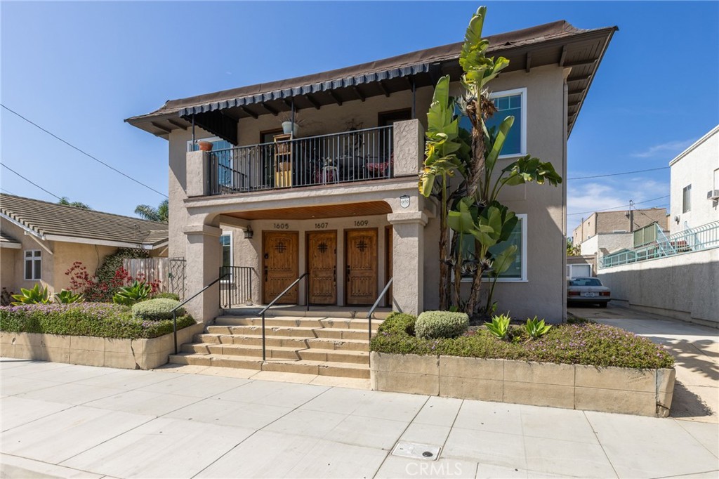 1605 e. Broadway