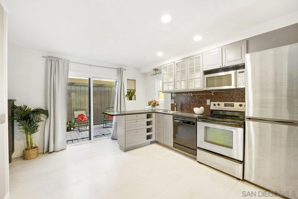 2772 Ariane Dr 70