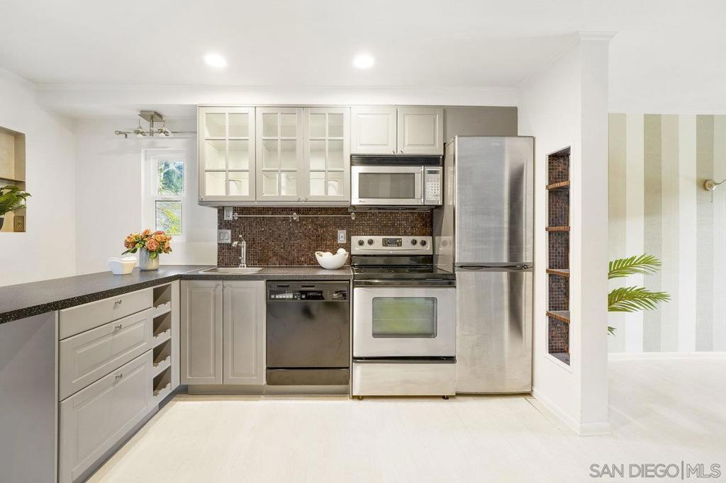 2772 Ariane Dr 70