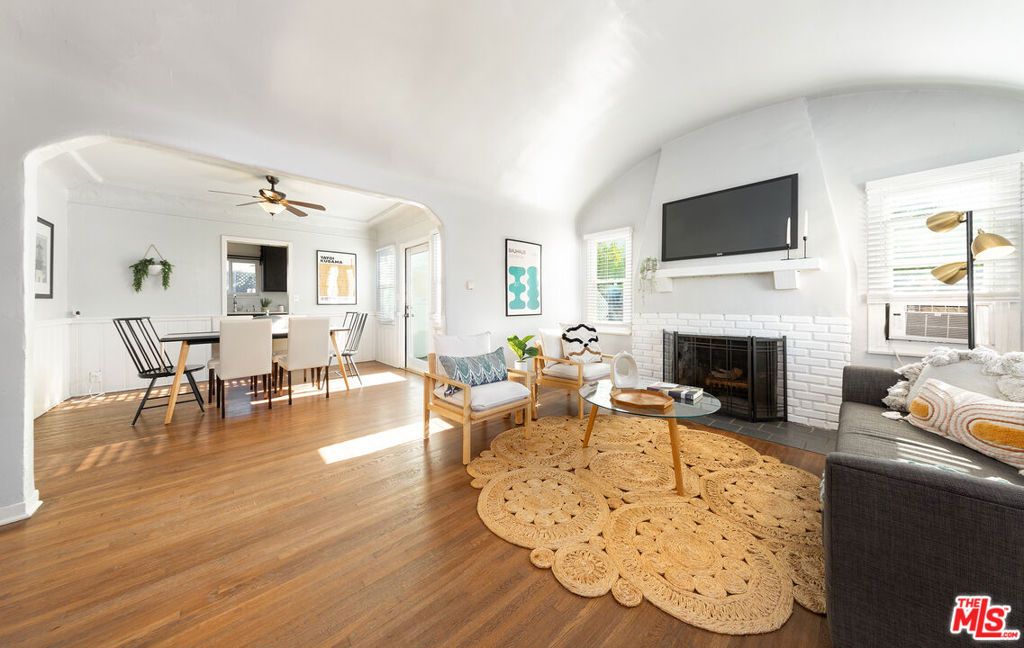 Photo of 3652 Kelton Avenue, Los Angeles, CA 90034 (MLS # 26696173)