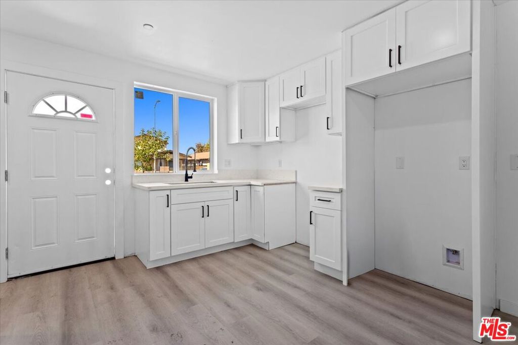 850 W Gage Avenue