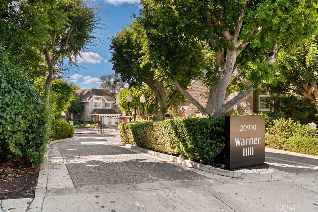 Photo of 20950 Oxnard Street #54, Woodland Hills, CA 91367 (MLS # SR25258893)