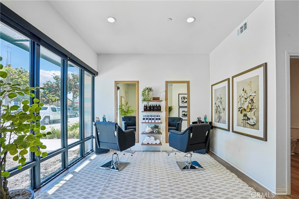 5876 Linden Ave Avenue 6