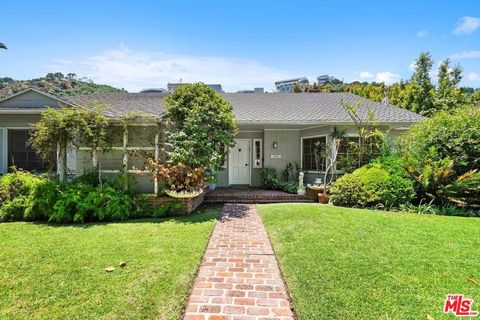 Photo of 11782 Bellagio Road, Los Angeles, CA 90049 (MLS # 25570125)