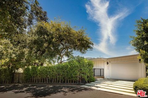 Photo of 2785 Laurel Canyon Place, Los Angeles, CA 90046 (MLS # 26641793)