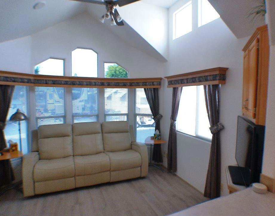 Rancho Casa Blanca - Manufactured In Park
