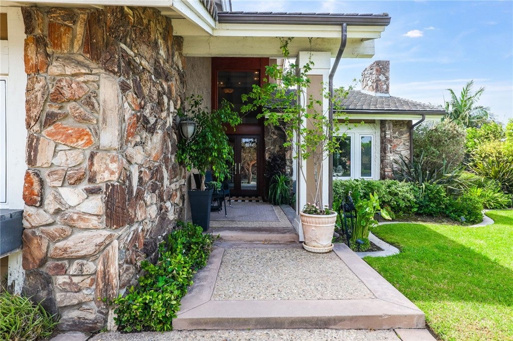 2204 E Vista Mesa Way