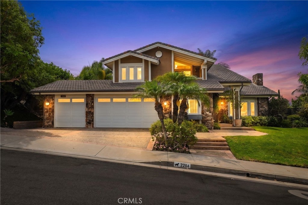 2204 E Vista Mesa Way