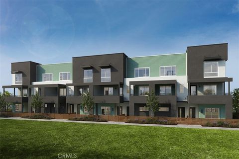 156 Balsawood Tustin CA 92780