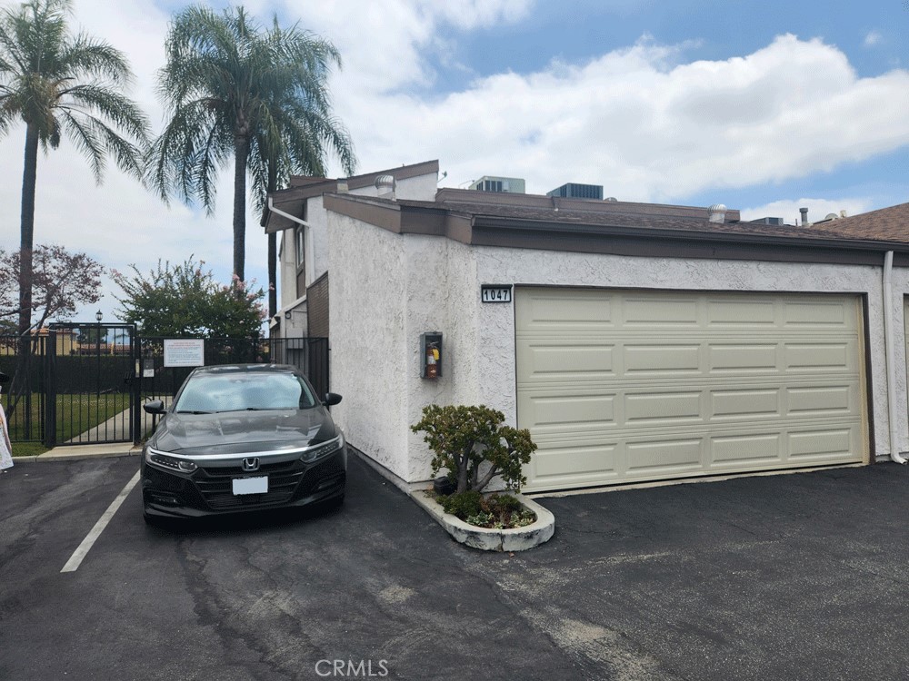 1047 E Huntington Drive C