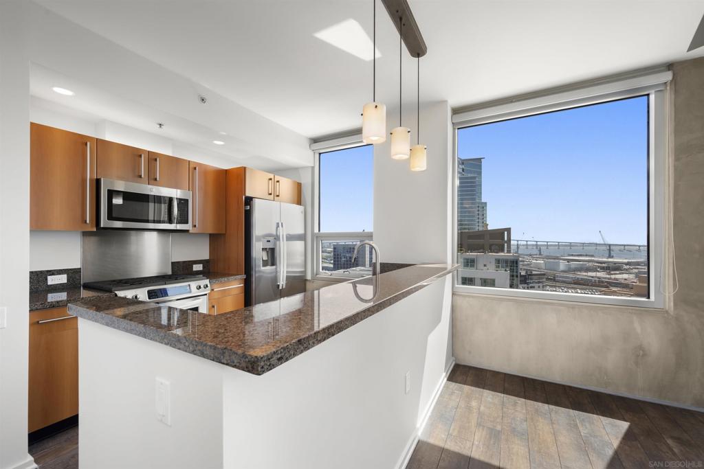 321 10th Ave. 1608